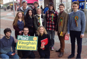 Aled, Mared, Rhydian and Gwion, from the National Committee, meeting some Llanelli activists! 