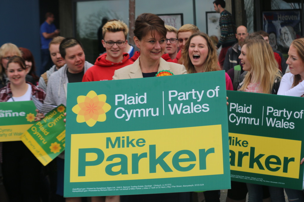 Leanne Wood with Plaid Cymru Youth, Aberystwyth